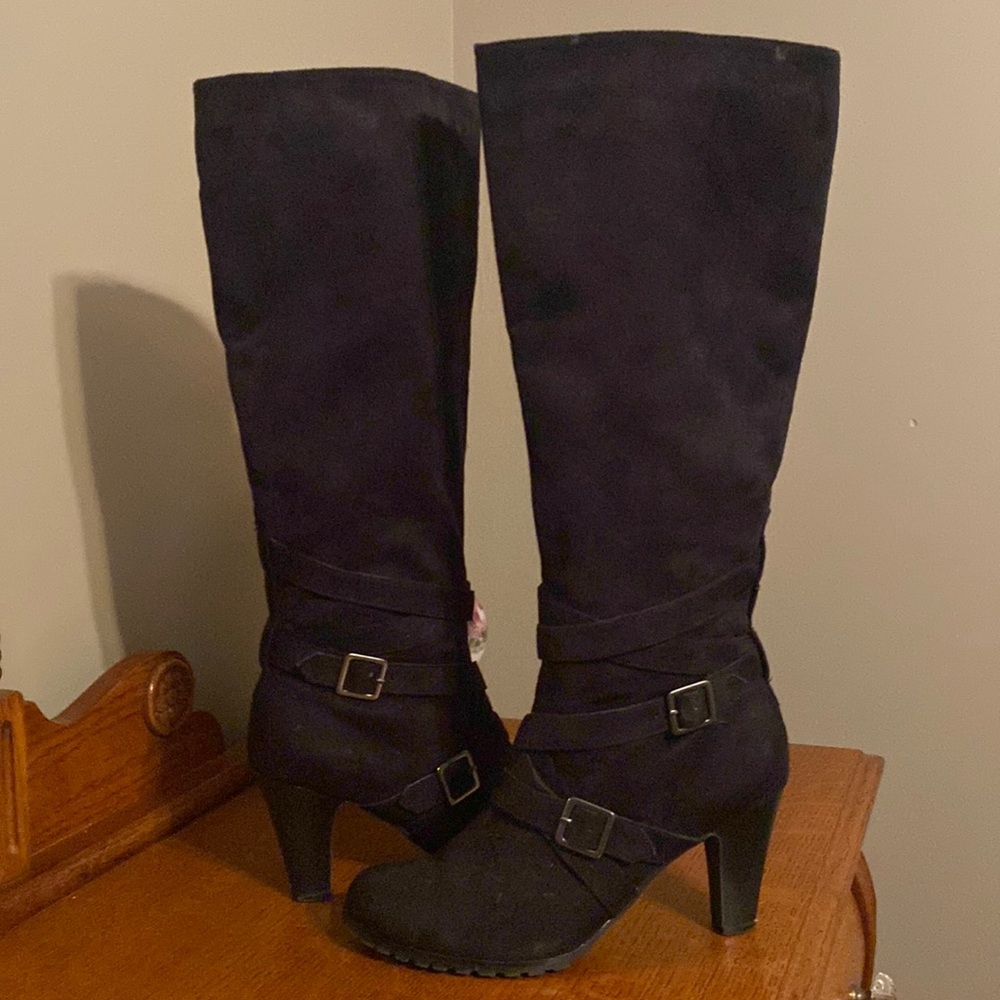 Victor Alfaro black,mid heel, tall boot and rugged sole